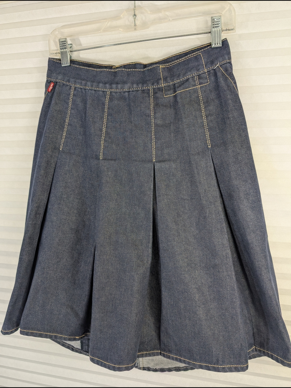 Levi’s Dark Wash Denim Skirt Structured Panel A-Line Retro Style Fits 26 Waist - Picture 5 of 7